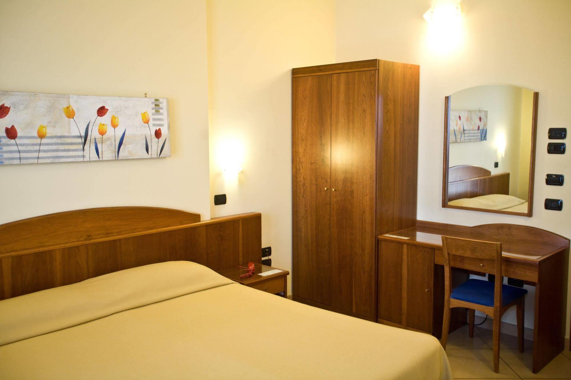 Lo Scacciapensieri Hotel & Restaurant Monteroni di Lecce Exterior foto