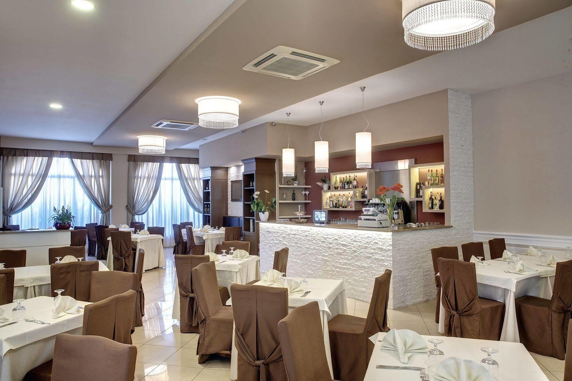 Lo Scacciapensieri Hotel & Restaurant Monteroni di Lecce Exterior foto